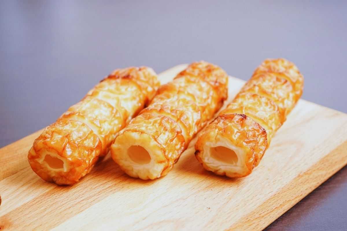 formaggio fritto su tagliere