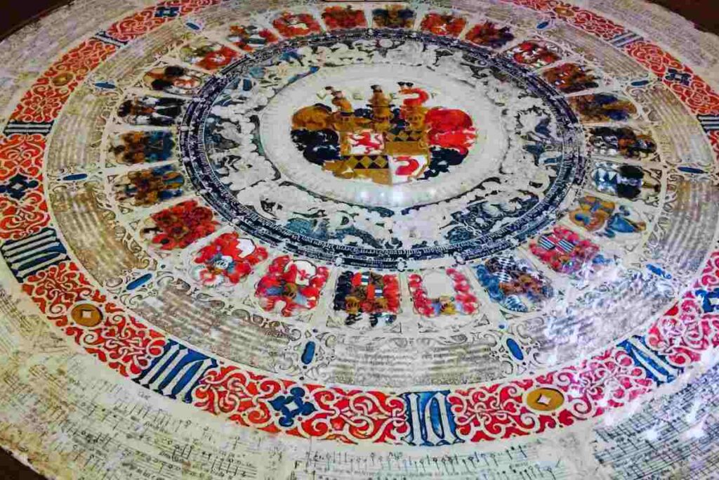 tavola rotonda disegnata