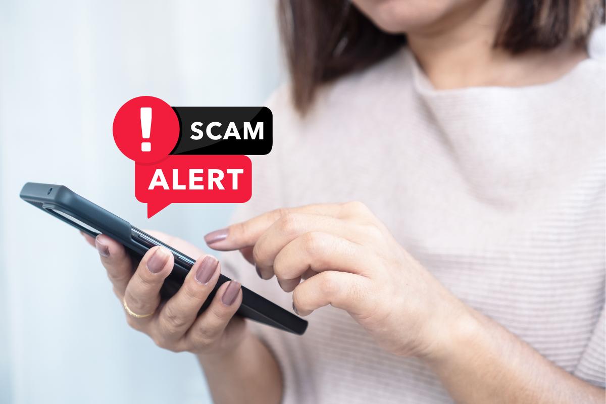 ragazza con smartphone 