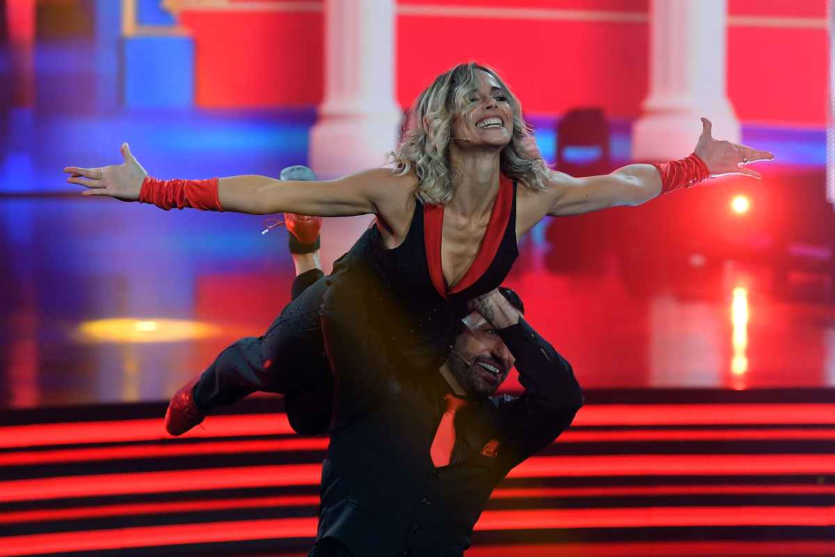 Francesca Fialdini balla con Giovanni Pernice