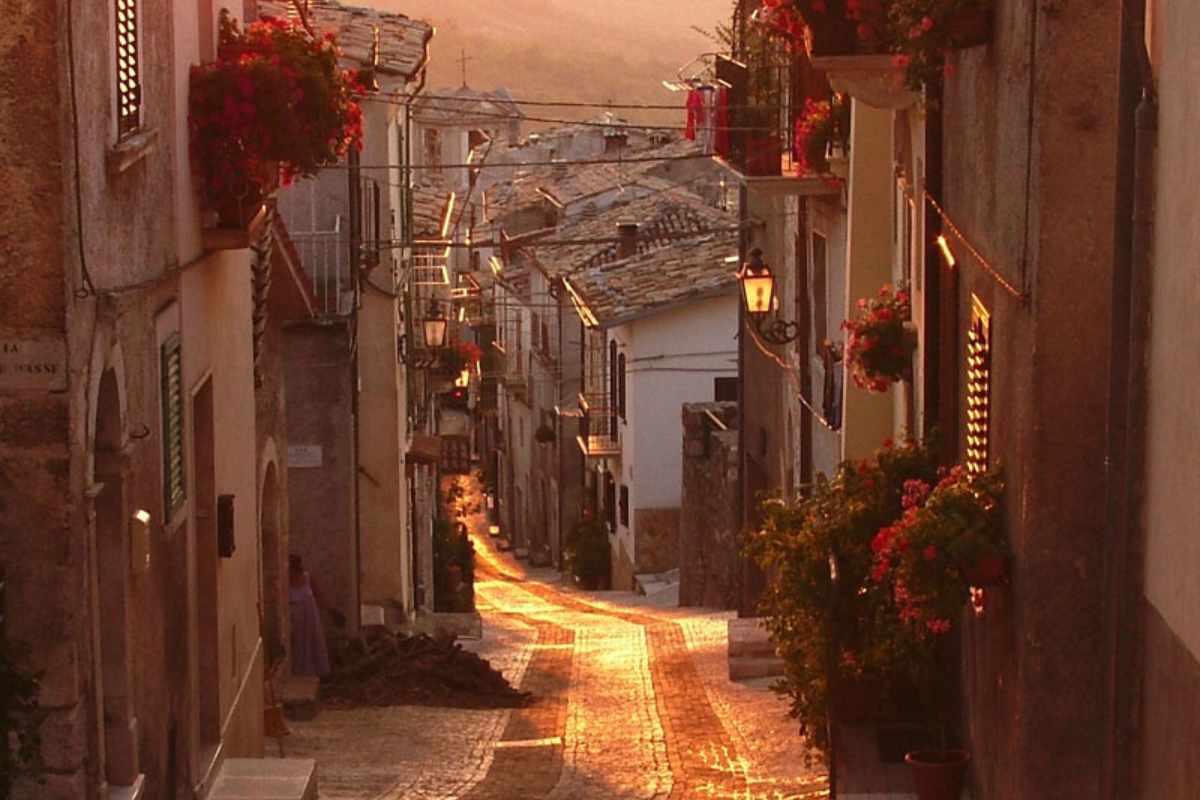 una stradina in salita