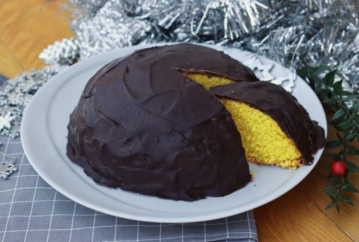 parrozzo tagliato nel piatto