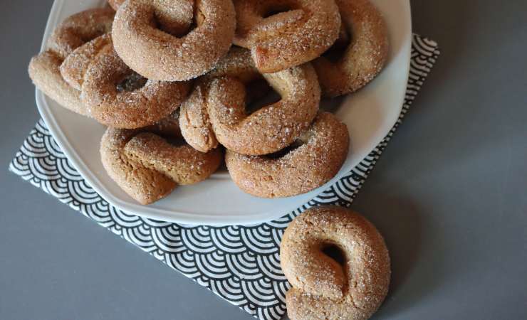 piatto di taralli dolci