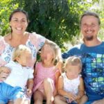 La famiglia nel bosco in una foto