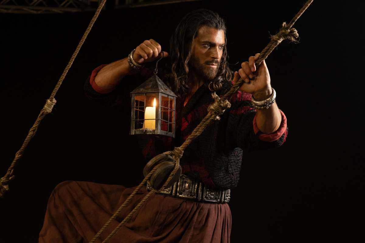 Can Yaman nei panni di Sandokan