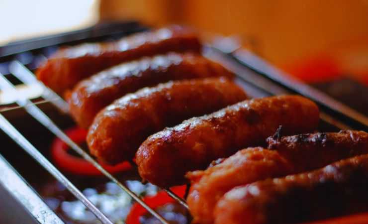 salsicce sulla griglia