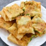 piatto con pezzi di pizza ripiena