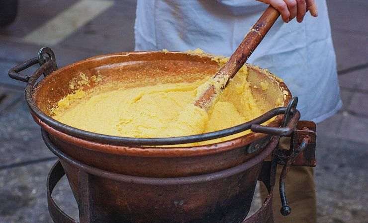 polenta nel pentolone