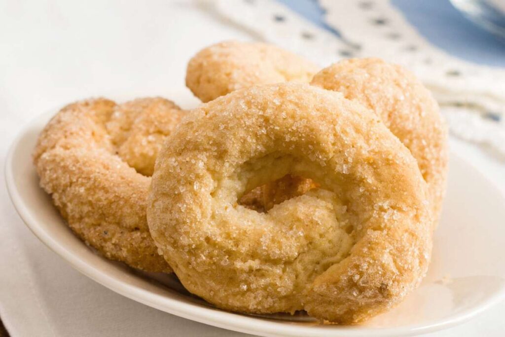 ciambelline dolci nel piatto