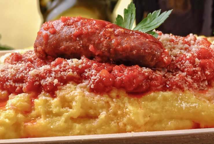 polenta con il sugo di salsiccia