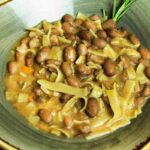 piatto di sagne e fagioli fumante
