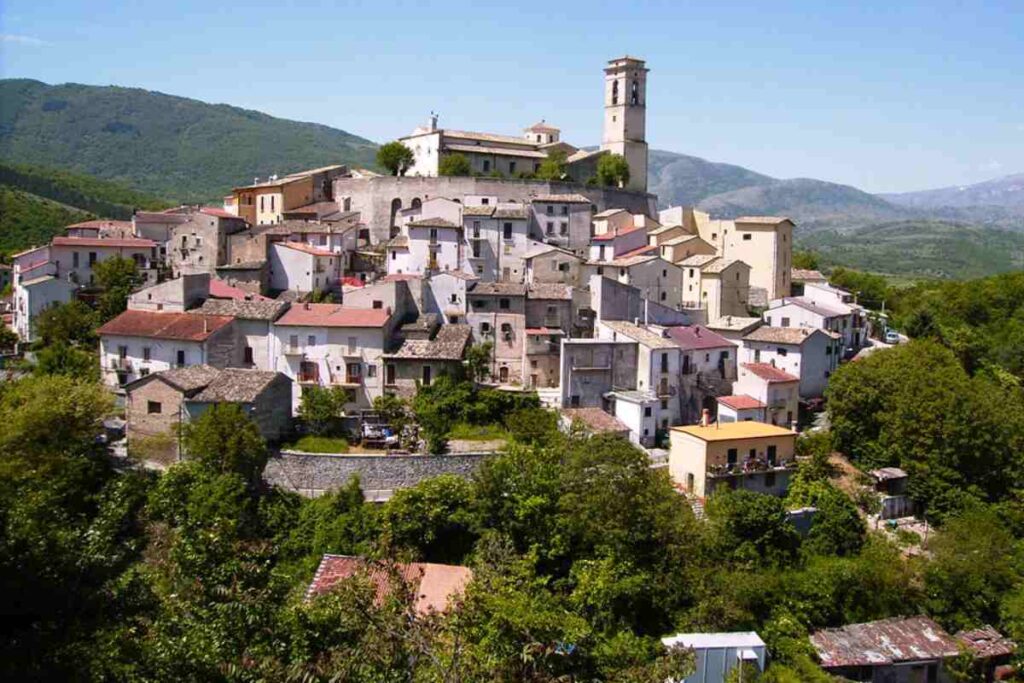 un borgo visto dall'alto