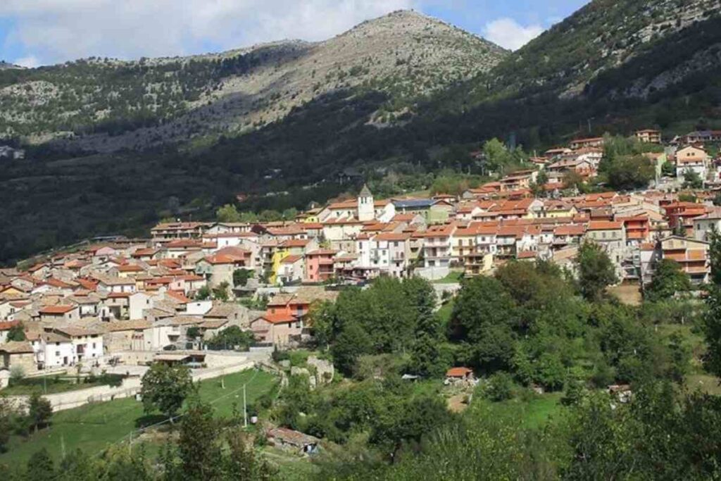 castellafiume vista dall'alto