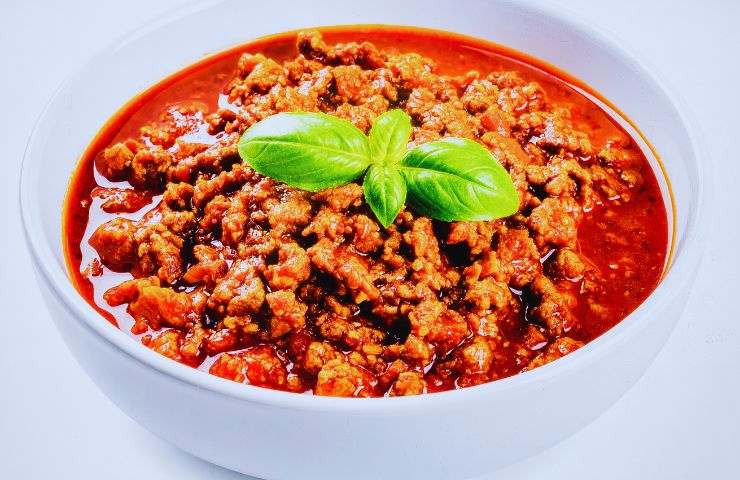 piatto di sugo con carne