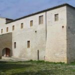 un palazzo nel verde