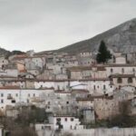 paesino tra le montagne