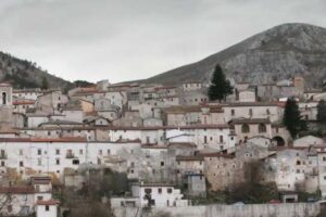 paesino tra le montagne