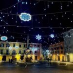stelle sul cielo e luci di natale