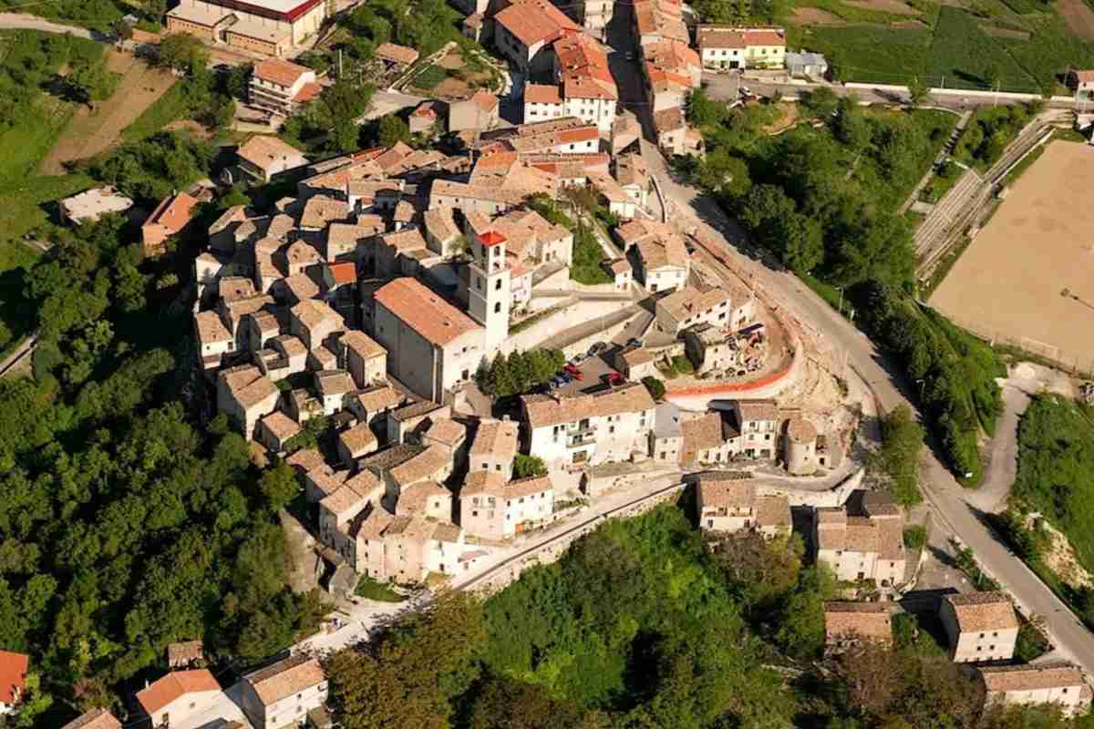 im borgo di torrebruna visto dall'alto