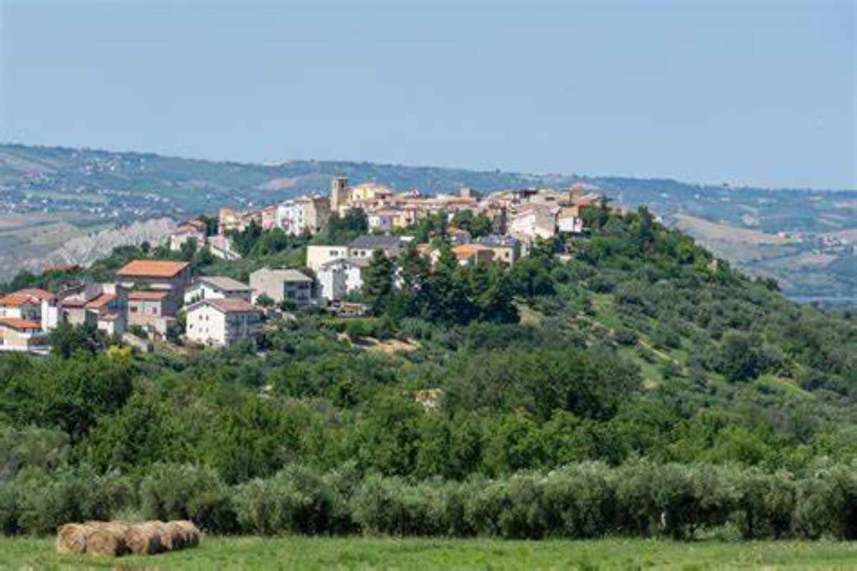 paesino sopra un monte