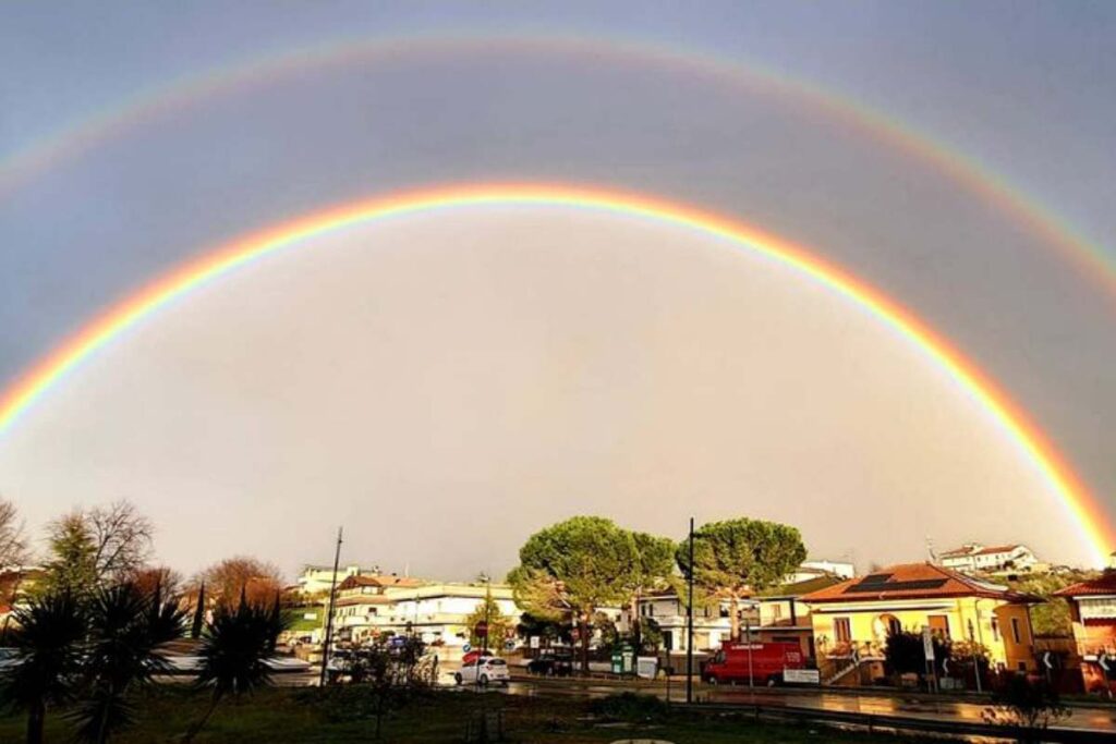 paesaggio e un arcobaleno