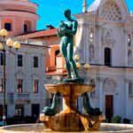 Piazza Duomo e chiesa di Santa Maria del Soccorso a L'Aquila.