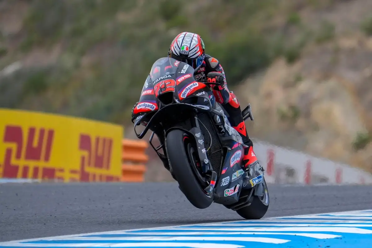 Marco Bezzecchi su Aprilia nel corso delle prove libere del GP di Spagna 2026.