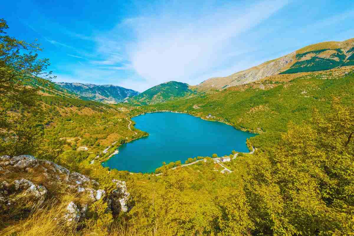 lago a forma di cuore