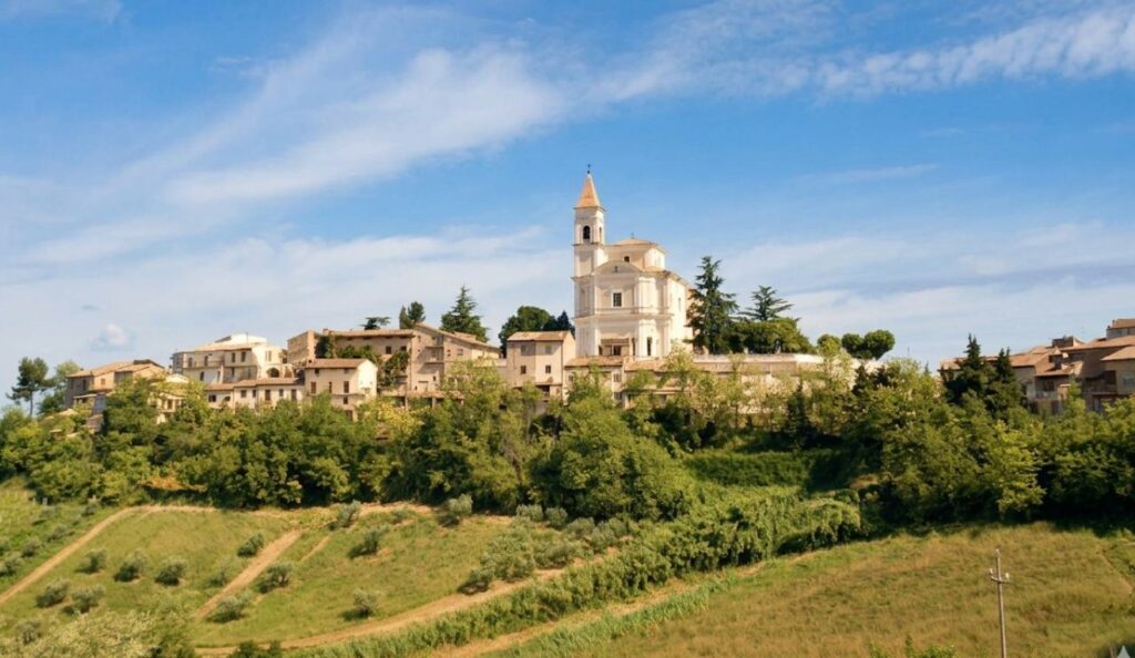 borgo abruzzese a maggio