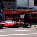 La Ferrari SF-26 di Lewis Hamilton in pit-lane sul circuito monegasco di Monte Carlo.