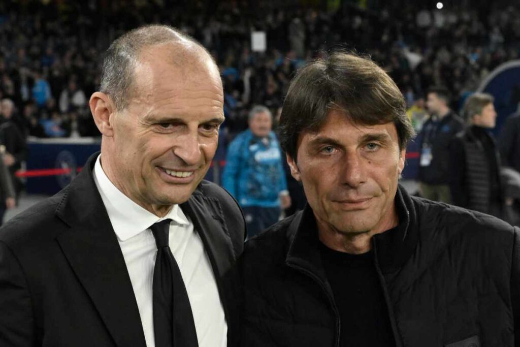 Massimiliano Allegri ed Antonio Conte posano insieme per i fotografi al Maradona.